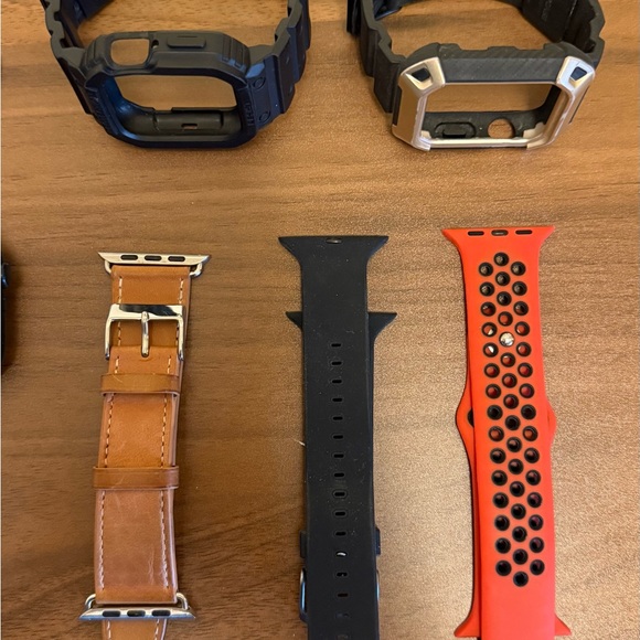 Apple Smartwatch Series 7 (GPS) - 45mm - 32GB - with multiple bands. - Picture 5 of 7